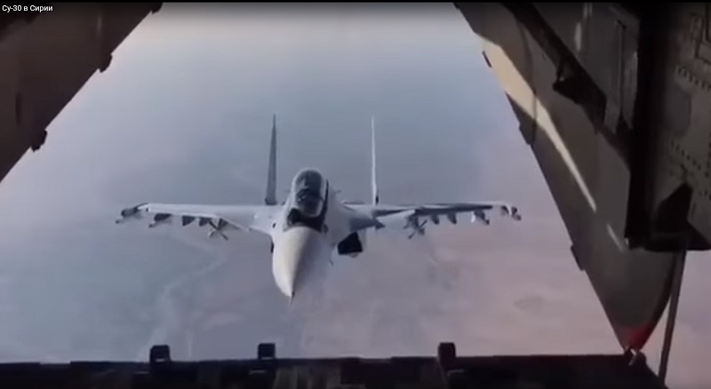 ЦЕО СВЕТ У ЧУДУ: Да ли је могуће да је пилот Су-30СМ урадио ово? (ВИДЕО)